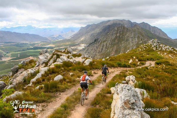 In addition to stunning scenery and challenging terrain, the DUTOIT Tankwa Trek will now also offer a significantly boosted prize money purse. Photo credit: www.oakpics.com