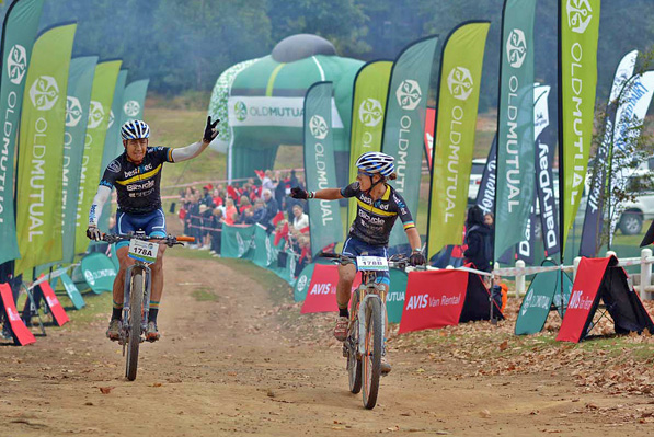 Johan Labuschange (left) and Catherine Williamson win the fifth stage of the 2016 Old Mutual joBerg2c between Winterton and Nottingham Road. Photo supplied.