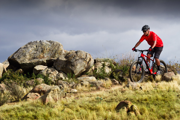 The XtC Advanced + pairs a lightweight composite frame featuring Boost technology hub spacing with Giant 27.5+ wheels to produce smooth control on the most adventurous terrain. Availability varies by country. Photo: Steven Anderson